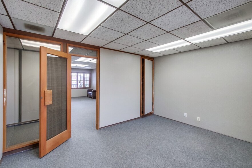 More Photos Of 110 Civic Center Dr, Vista Office For Sale