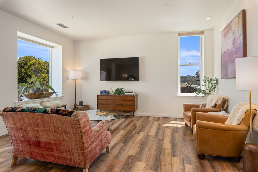 More Photos Of 302 N Main St, Lakeport Storefront For Sale