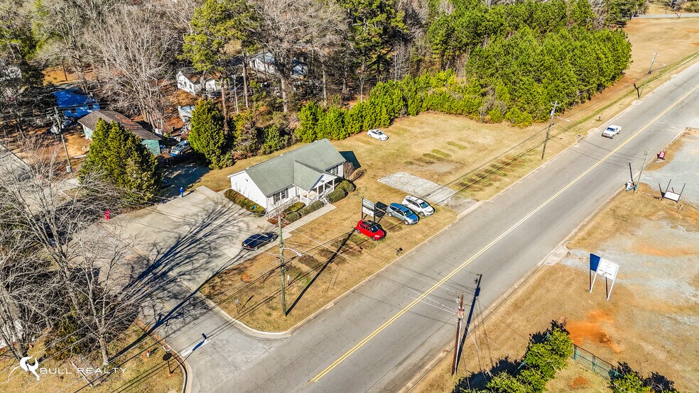 More Photos Of 201 E Clinton St, Gray Office For Sale