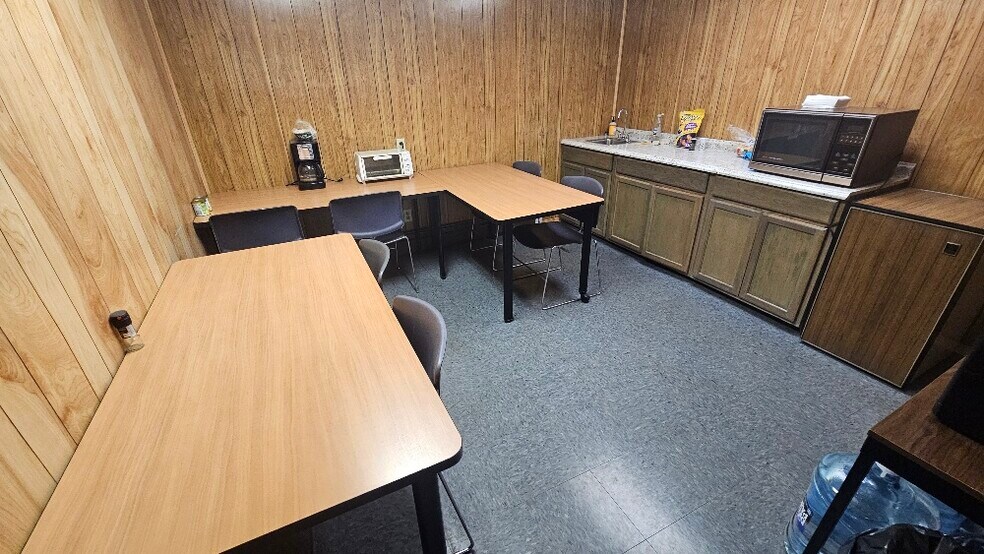 More Photos Of 2928 Washington Ave, Clearfield Industrial For Sale