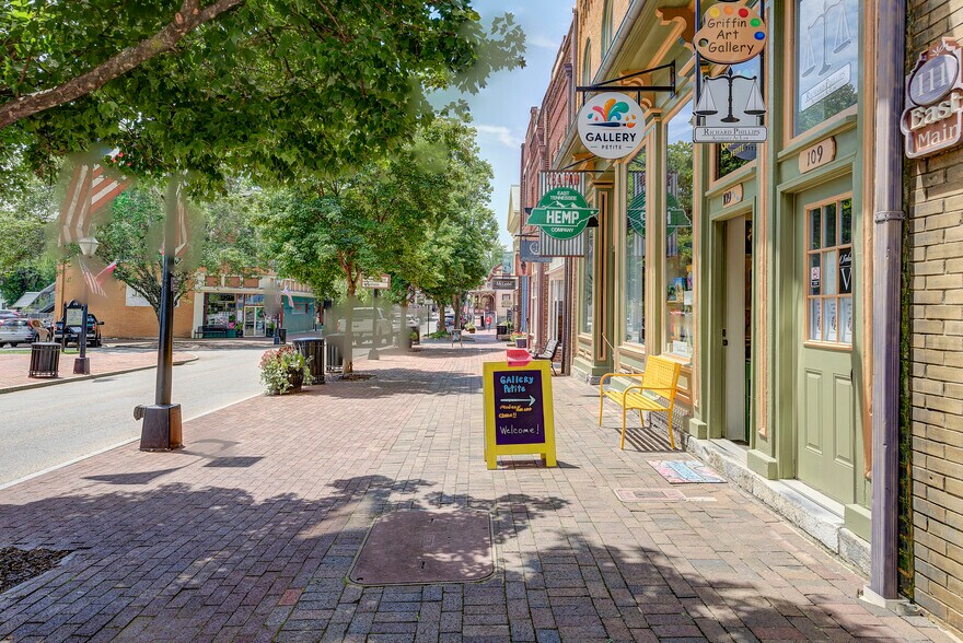 More Photos Of 107 E Main St, Jonesborough Storefront For Sale