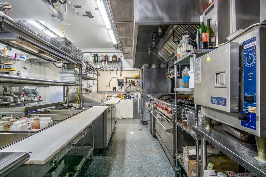 More Photos Of 80939 Overseas Hwy, Islamorada Restaurant For Sale