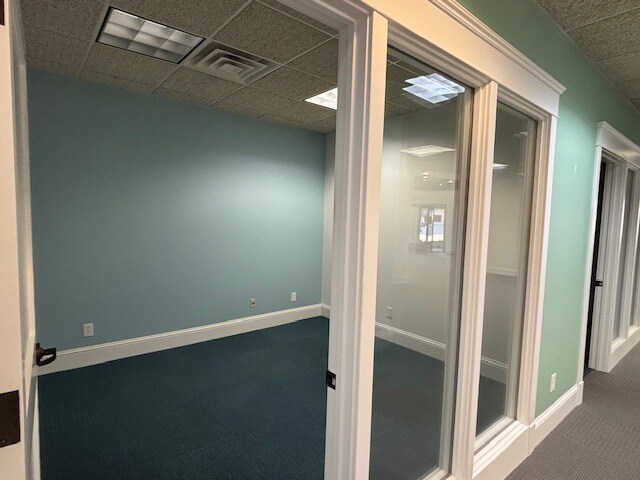 More Photos Of 201 N Clinton Ave, Saint Johns Storefront For Lease