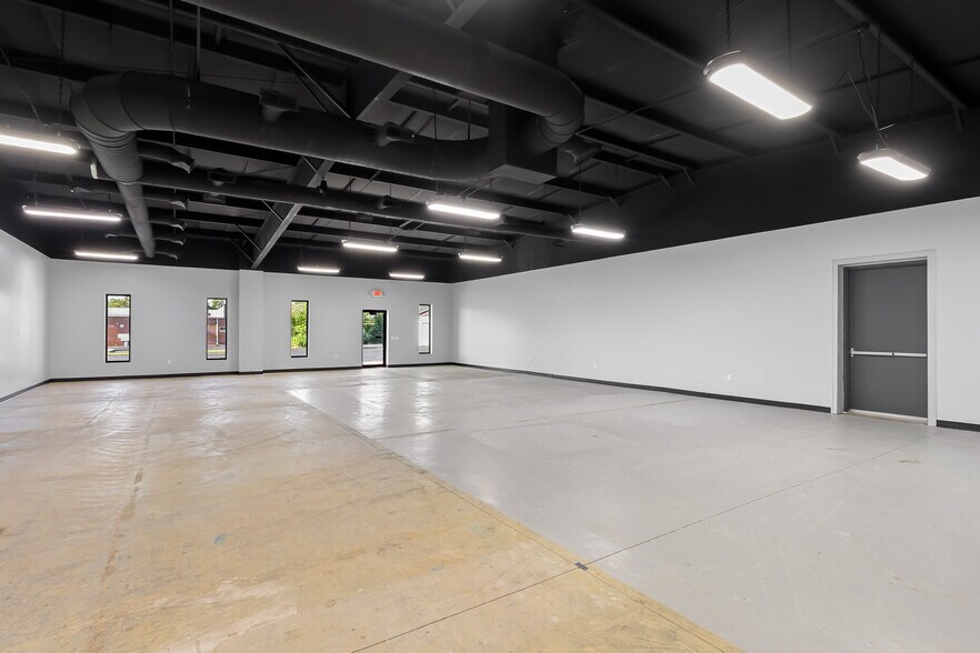 More Photos Of 3537 W Two Mile House Rd, Columbus General Retail For Lease