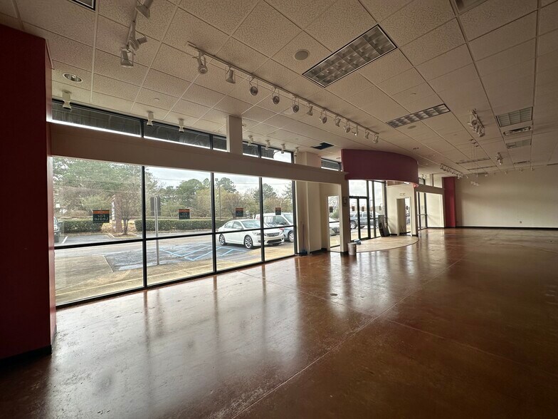 More Photos Of 1290 E County Line Rd, Ridgeland Storefront For Lease