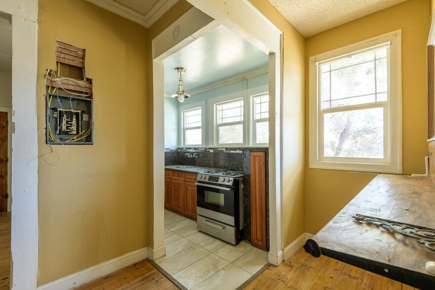 More Photos Of 906 Marin St, Vallejo Storefront Retail Residential For Sale