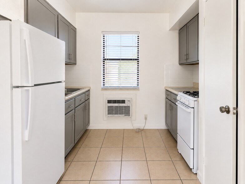 More Photos Of , Hollywood Multifamily For Sale