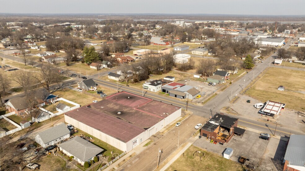 More Photos Of 303 N 13th St, Paducah Light Distribution For Lease
