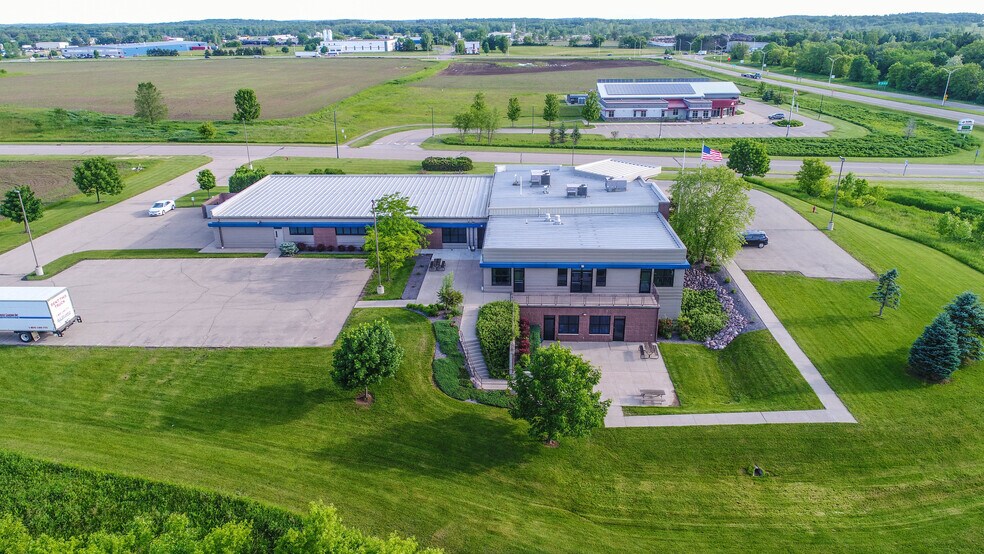 More Photos Of 1990 Godfrey Dr, Waupaca Office For Sale