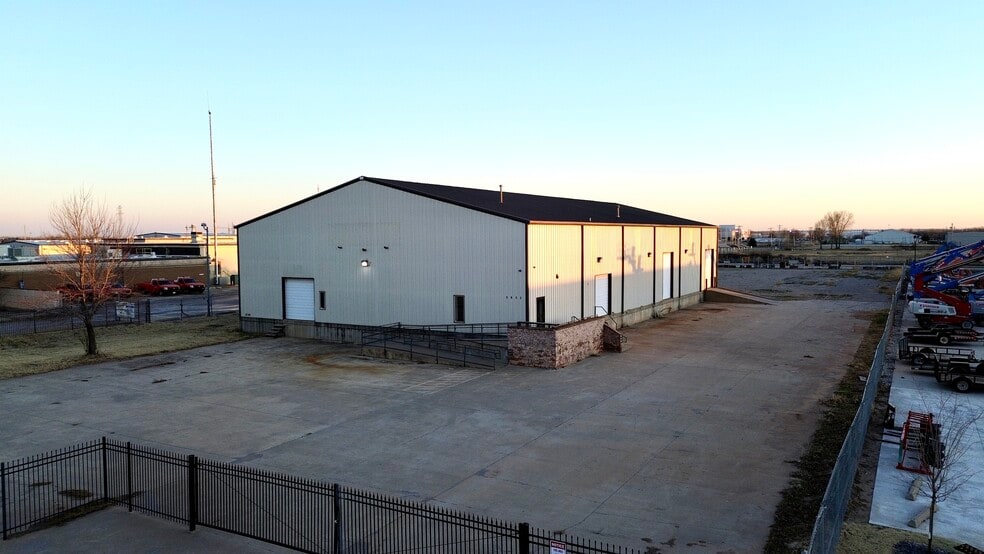 Primary Photo Of 9600 NW 10th St, Oklahoma City Warehouse For Lease