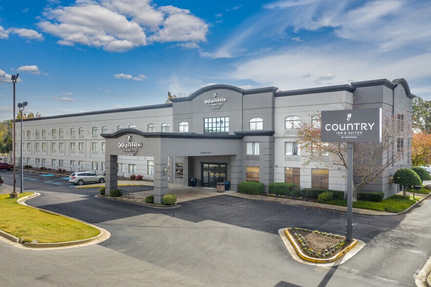More Photos Of 2270 N Germantown Pky, Cordova Hotel For Sale