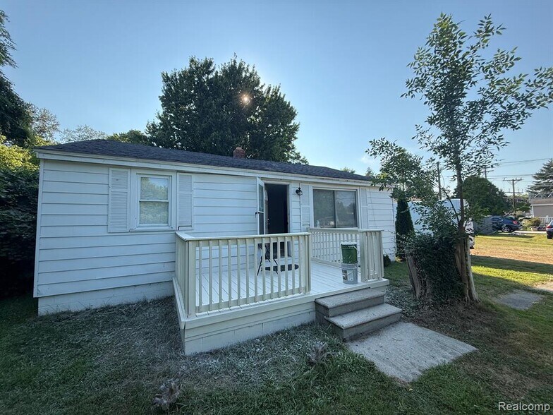 More Photos Of 7189 Lakeshore Rd, Lakeport Industrial For Sale