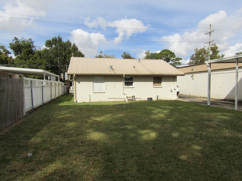 More Photos Of 501 S Lewis St, New Iberia Office For Sale