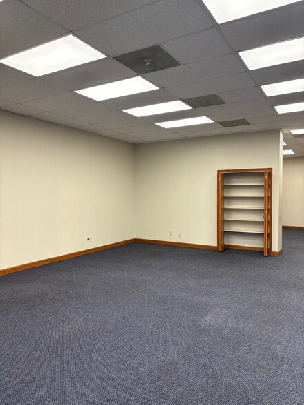 More Photos Of 806 E Franklin Blvd, Gastonia Storefront Retail Office For Lease