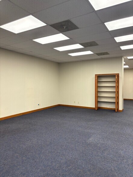More Photos Of 806 E Franklin Blvd, Gastonia Storefront Retail Office For Lease