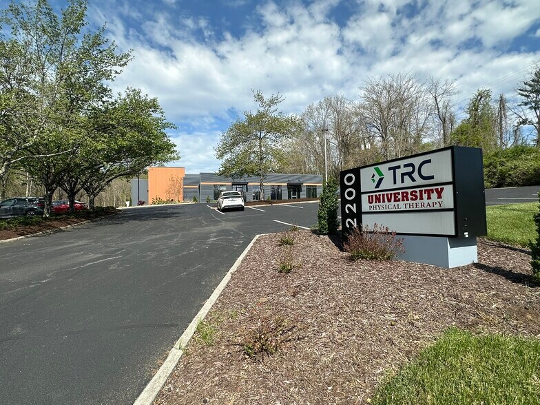More Photos Of 2200 S Main St, Blacksburg Office For Sale