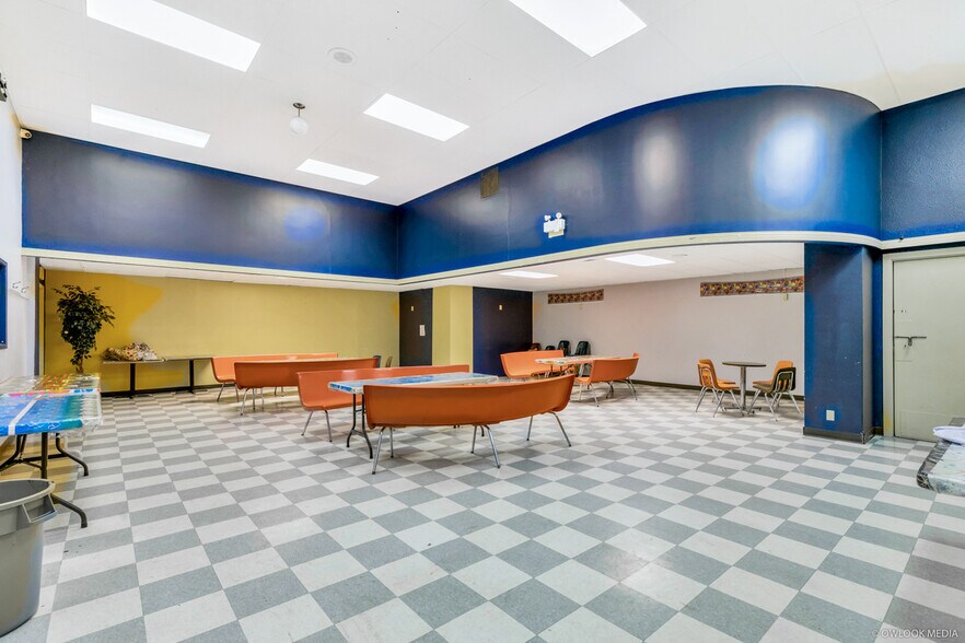 More Photos Of 45916-45920 Wellington Ave, Chilliwack Bowling Alley For Sale