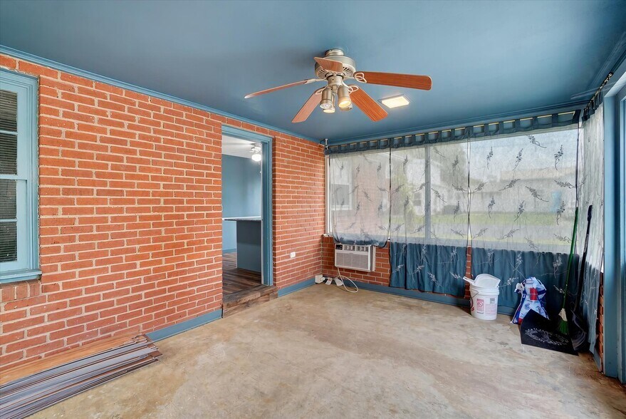 More Photos Of 2260 Carlisle Rd, York Office For Sale