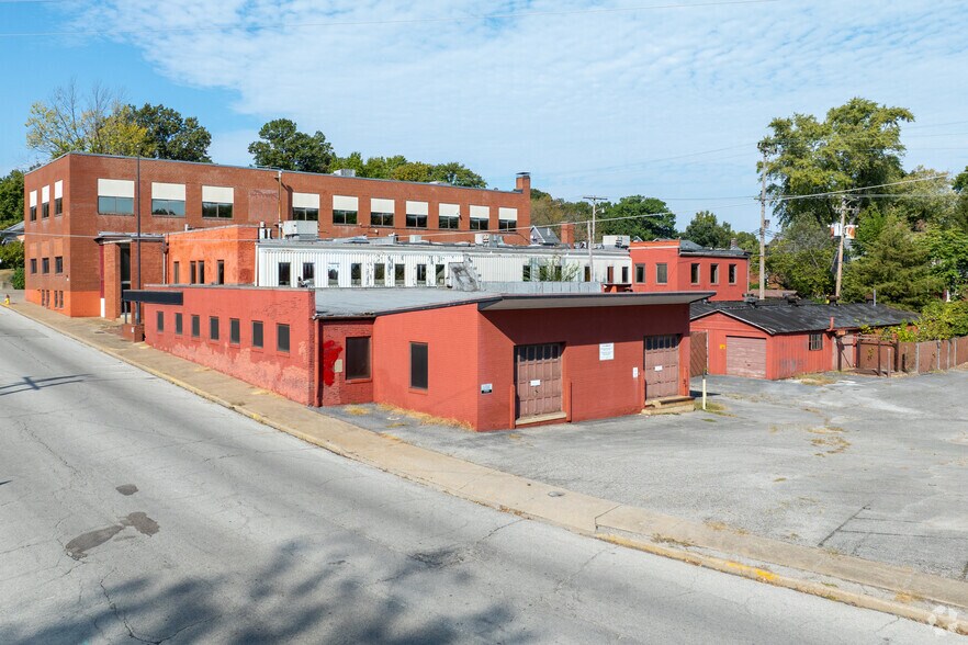 More Photos Of 707 E B St, Belleville Warehouse For Sale