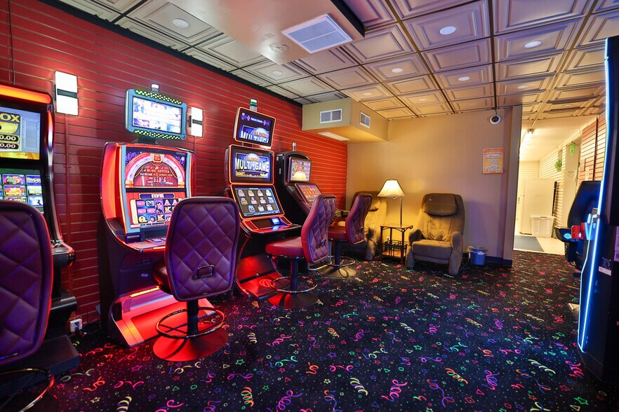 More Photos Of 1103 E Acton Ave, Wood River General Retail For Sale