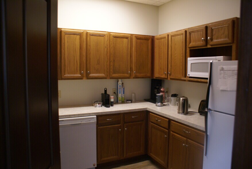 More Photos Of 1324 Dowell Springs Blvd, Knoxville Office For Sale