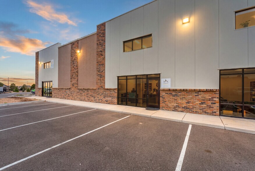 More Photos Of 4540 Venture Dr, Johnstown Distribution For Sale