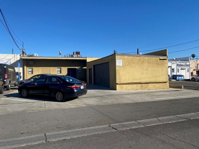 More Photos Of 17636 Chatsworth St, Granada Hills Storefront For Lease