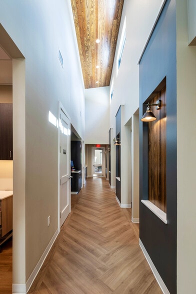More Photos Of 411 12th St, Marble Falls Medical For Lease