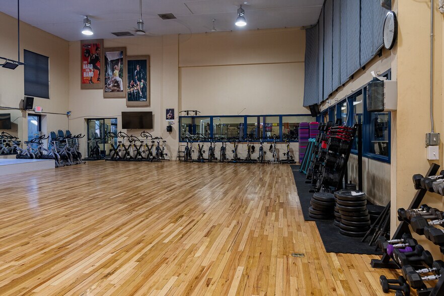 More Photos Of 415 Wingfield St, Ruidoso Health Club For Sale