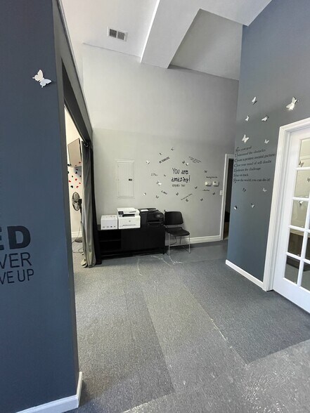 More Photos Of 2521 W North Ave, Chicago Storefront Retail Residential For Lease