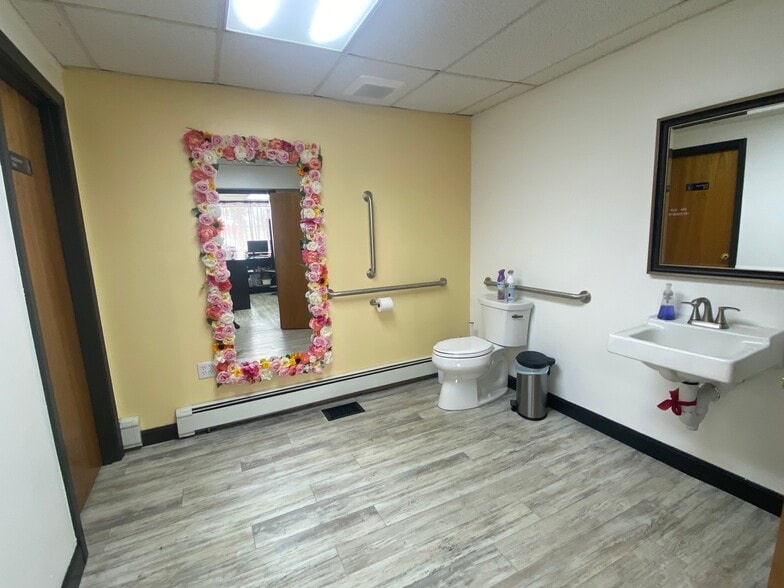 More Photos Of 1923 Post Rd, Warwick Medical For Sale