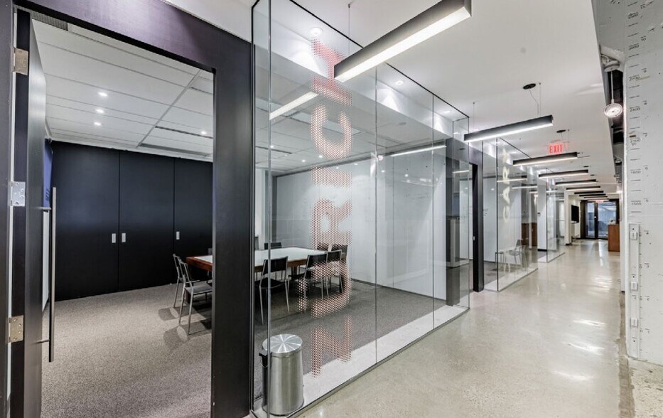 More Photos Of 33 Harbour Sq, Toronto Multifamily For Sale