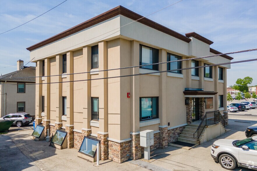 More Photos Of 24 Louella Ct, Wayne Office For Lease