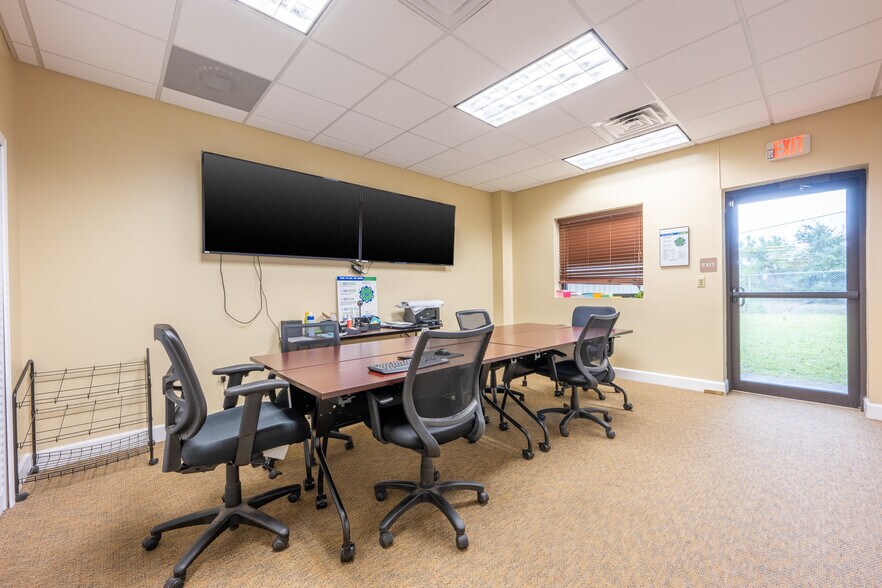 More Photos Of 6380 Phillips Hwy, Jacksonville Office For Lease