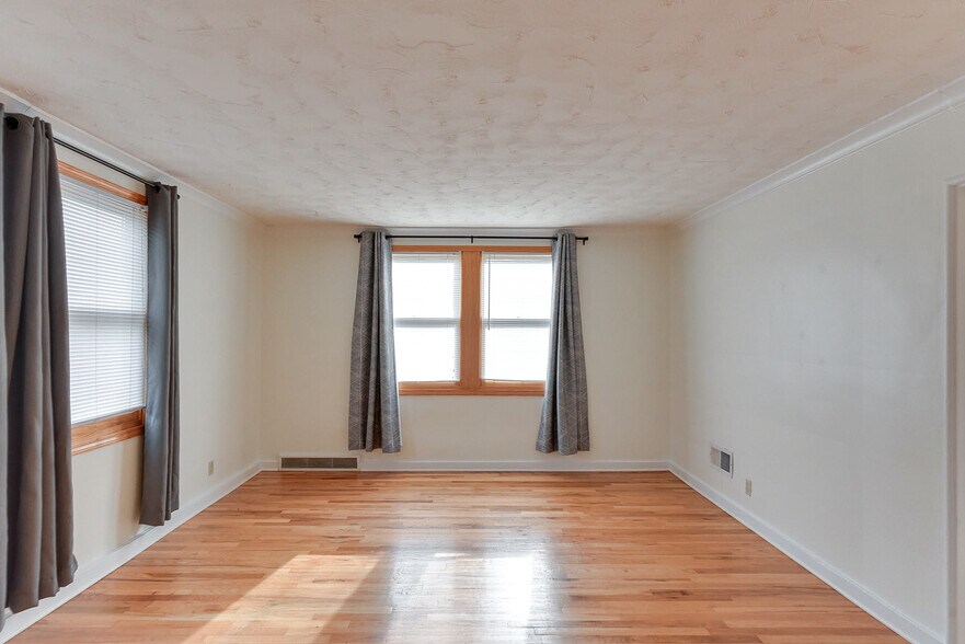 More Photos Of 817 N 48th St, Omaha Apartments For Sale