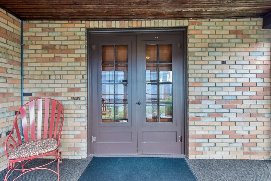 More Photos Of 399 W Main St, Greenwood Office For Sale