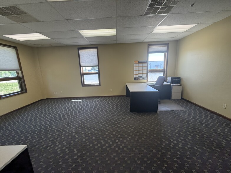 More Photos Of 26378 289th Pl, Adel Manufacturing For Sale