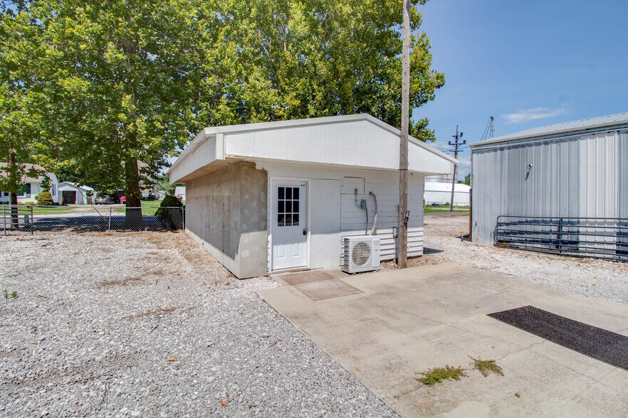 More Photos Of 98 Curtis St, Jerseyville Flex For Sale