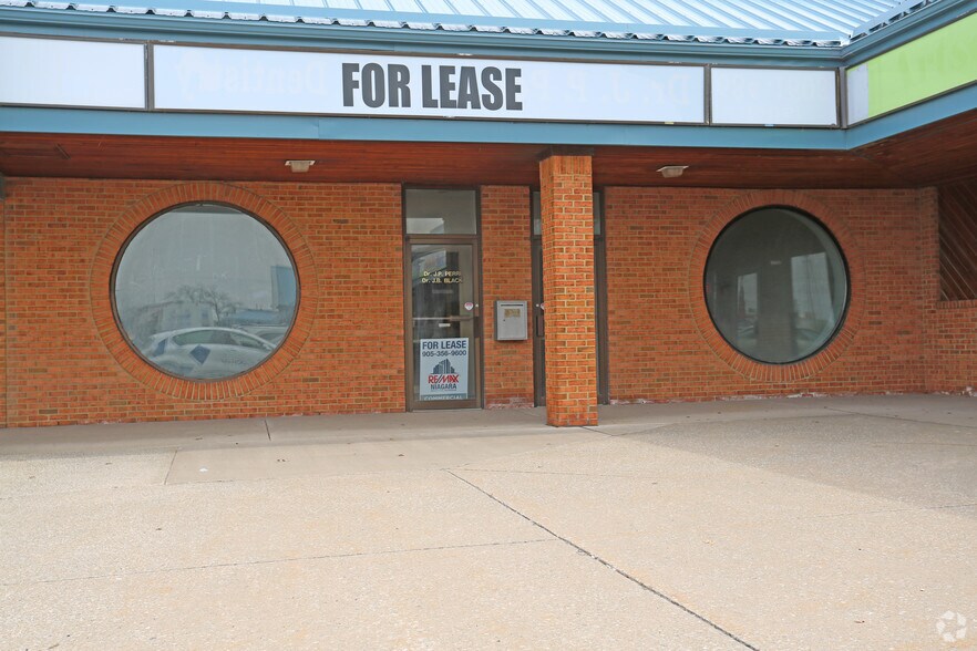 More Photos Of 100 4th Ave, St Catharines Storefront For Lease