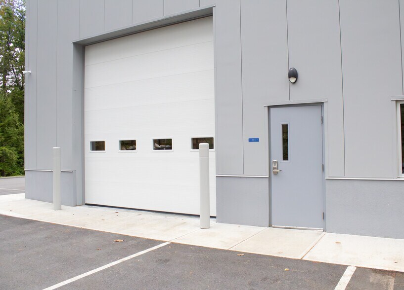 More Photos Of 6 Bellemore, Bedford Warehouse For Lease
