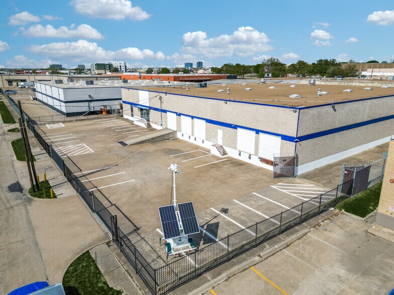 More Photos Of 11232 Leo Ln, Dallas Warehouse For Lease