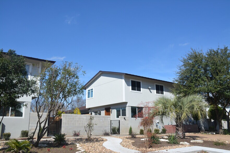 More Photos Of 8905 Tronewood Dr, Austin Apartments For Sale