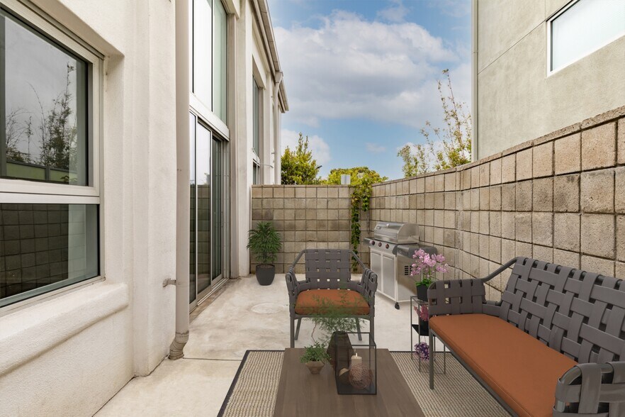 More Photos Of 2100 Abbot Kinney Blvd, Venice Office For Lease