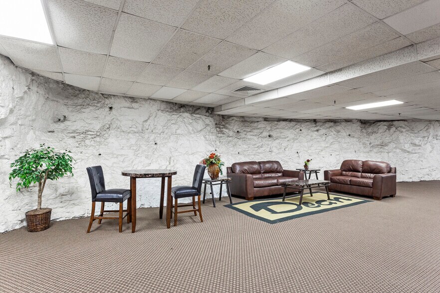 More Photos Of 3101-3150 Mercier St, Kansas City Warehouse For Lease