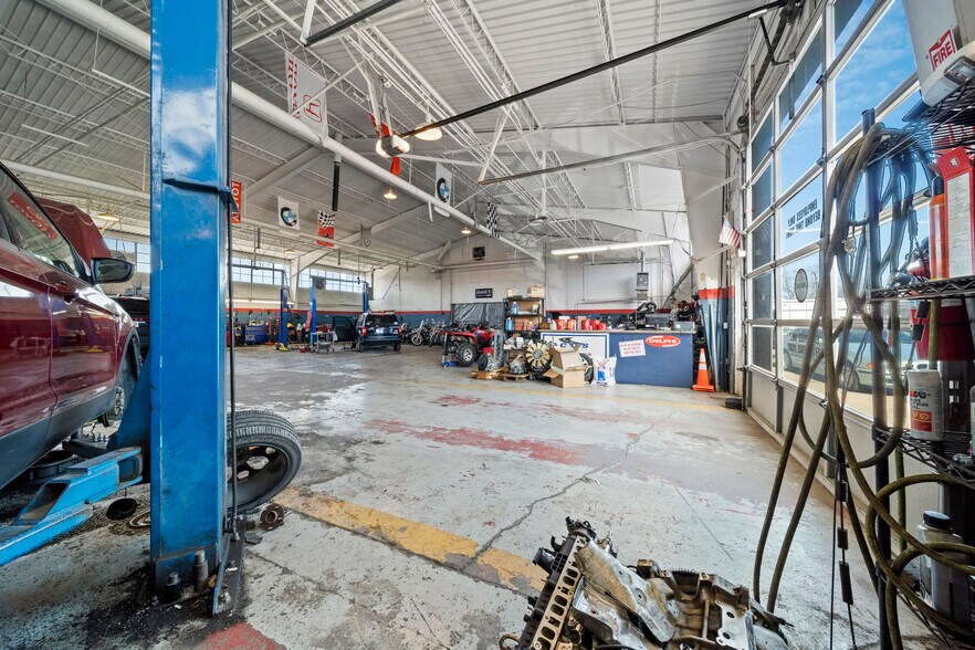 More Photos Of 2007-2015 E 11th St, Tulsa Auto Dealership For Sale