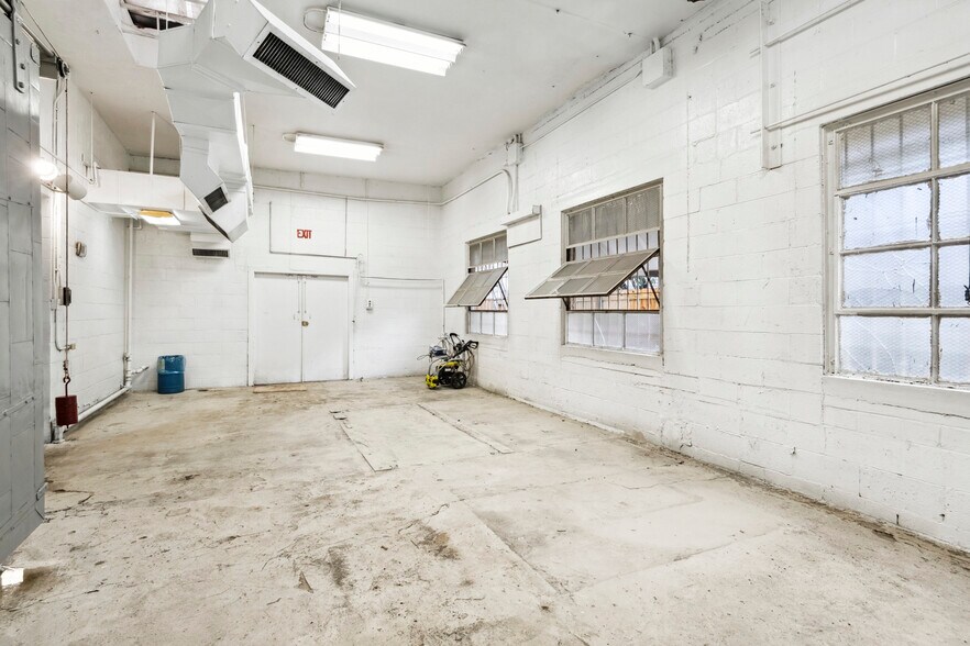 More Photos Of 5325 Canal Blvd, New Orleans General Retail For Sale