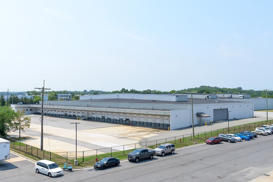 More Photos Of 6100 Columbia Park Rd, Landover Warehouse For Lease
