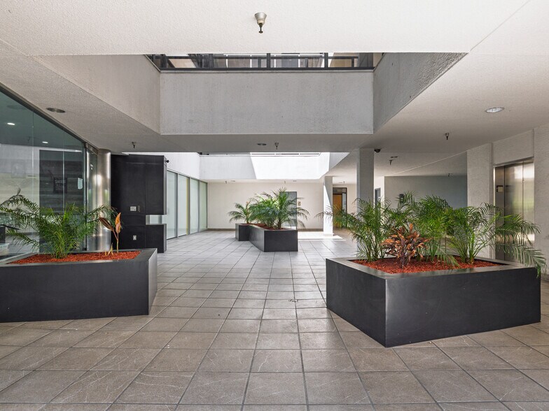 More Photos Of 5155 W Rosecrans Ave, Hawthorne Loft Creative Space For Sale