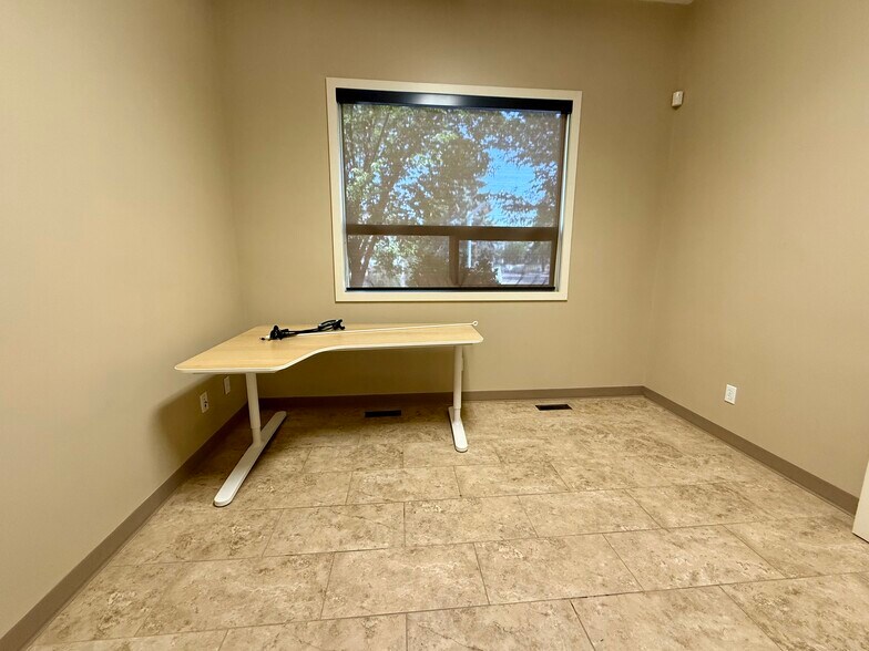 More Photos Of 9005 127 Av NW, Edmonton Flex For Lease