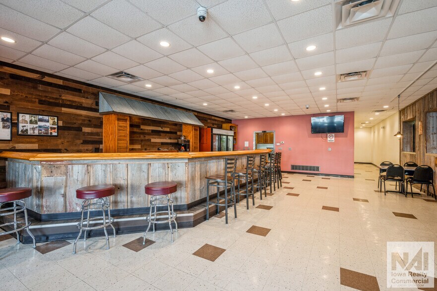 More Photos Of 115 E Main St, Coggon General Retail For Sale